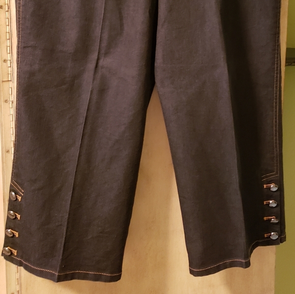 Larry Levine Black denim capri - Picture 2 of 6